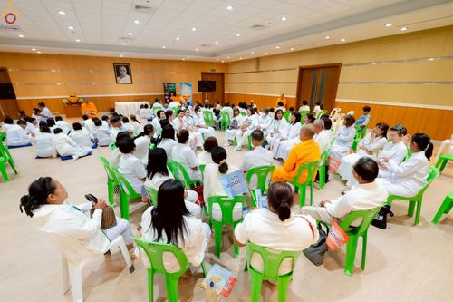 ภาพ No.242383:วันที่ ๒๙ - ๓๑ สิงหาคม พ.ศ. ๒๕๖๘ สัมมนารวมใจผู้นำบุญ บูชาธรรม ๘๑ ปี  หลวงพ่อธัมมชโย รุ่นที่ ๒ กฐินสามัคคีทั่วไทย ๓๐,๐๐๐ วัด โครงการอุปสมบทบูชาธรรมมหาปูชนียาจารย์  ๓,๐๐๐ รูป