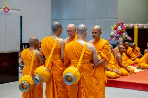 ภาพ No.256328:วันที่ 4 ตุลาคม พ.ศ. 2568 พิธีบรรพชาอุปสมบท  โครงการอุปสมบทหมู่บูชาธรรม 141 ปี  พระมงคลเทพมุนี (สด จนฺทสโร) ณ โบสถ์พระไตรปิฏก วัดพระธรรมกาย จ.ปทุมธานี