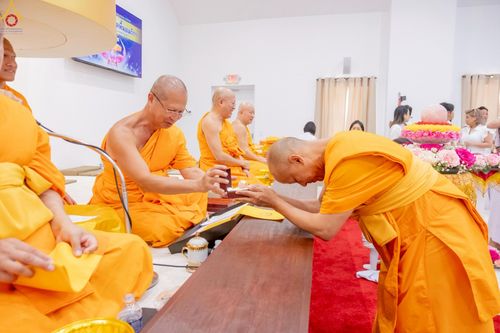 ภาพ No.234743:วันอาทิตย์ที่ 20 กรกฎาคม  พ.ศ.2568 พิธีทอดผ้าป่าภาคพื้นอเมริกา พิธีเจริญพระพุทธมนต์ ฉลองอาคารแก้วธรรมชัยรัตนอนันต์ วัดพระธรรมกายเทนเนสซี ประเทศสหรัฐอเมริกา