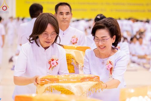 ภาพ No.154642:พิธีทอดผ้าป่าสมทบกฐินวัดพระธรรมกาย และสมทบกฐิน 30,000 วัดทั่วไทย ครั้งที่ 2 ณ สภาธรรมกายสากล วัดพระธรรมกาย วันอังคารที่ 17 กันยายน พ.ศ. 2567