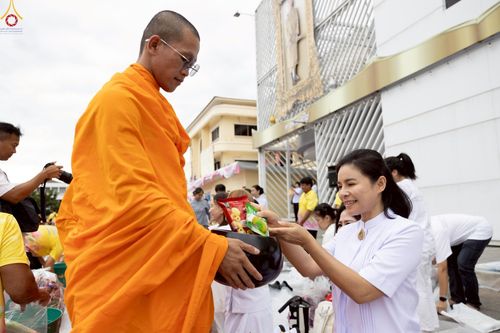 ภาพ No.242029:วันอาทิตย์ที่ 31 สิงหาคม พ.ศ. 2568 พิธีทำบุญแด่คณะสงฆ์ 122 รูป ฉลอง 121 ปี อำเภอคลองหลวง จ.ปทุมธานี เพื่อนำส่งช่วยเหลือคณะสงฆ์ 323 วัด 4 จังหวัดชายแดนภาคใต้ และช่วยเหลือประชาชนจากเหตุปะทะ แนวชายแดนไทย-กัมพูชา ณ บริเวณหน้าที่ว่าการอำเภอคลองหลวง 