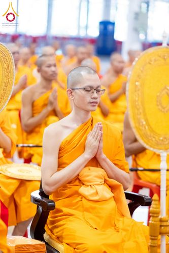 ภาพ No.237583:วันอาทิตย์ที่ 10 สิงหาคม พ.ศ.2568 พิธีมอบใบประกาศเกียรติคุณ โครงการสอบบาลี "ฉลองแชมป์" บูชาธรรม 80 ปี หลวงพ่อธัมมชโย ประจำปี 2568 และ พิธีมอบดวงแก้วสามเณรทรงบาลีไวยากรณ์ ณ สภาธรรมกายสากล วัดพระธรรมกาย ปทุมธานี