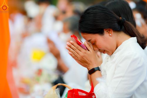 ภาพ No.116183:พิธีตักบาตรพระธรรมยาตรา ณ อนุสรณ์สถานลำดับที่ 4 สถานที่เกิดด้วยกายธรรม วัดโบสถ์(บน) จ.นนทบุรี วันที่ 21 มกราคม พ.ศ. 2567