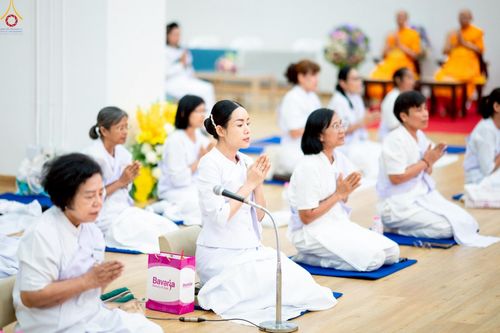 ภาพ No.242865:วันที่ 29-31 สิงหาคม พ.ศ. 2568 องค์กรภาคีเครือข่าย “บวร” (บ้าน-วัด-โรงเรียน-ราชการ) อ.คลองหลวง จัดบวชอุบาสิกาแก้ว ถวายพระราชกุศลแด่สมเด็จพระพันปีหลวง - กตัญญูบูชาแด่ผู้มีพระคุณ