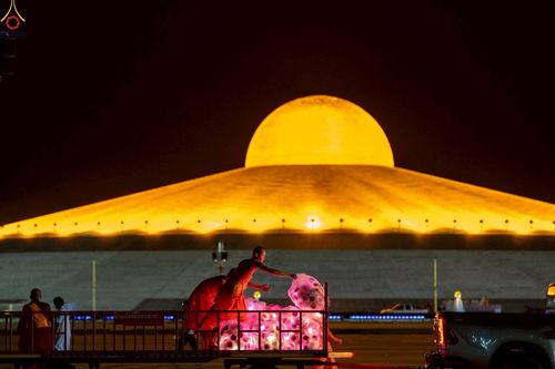 ภาพ No.241121:วันพุธที่ 27 สิงหาคม พ.ศ. 2568 พิธีจุดประทีป ในวันธรรมชัย ณ วัดพระธรรมกาย