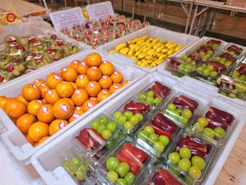 ภาพ No.202826:พิธีถวายภัตตาหารเป็นสังฆทาน แด่พระธรรมยาตรา ณ วัดพระธรรมกาย ตำบลคลองสาม อำเภอคลองหลวง จังหวัดปทุมธานี ในโครงการธรรมยาตรา กตัญญูบูชา มหาปูชนียาจารย์ พระมงคลเทพมุนี(สด จนฺทสโร) พระผู้ปราบมาร อนุสรณ์สถาน 7 แห่ง ปีที่ 13 วันที่ 28 มกราคม พ.ศ. 2568