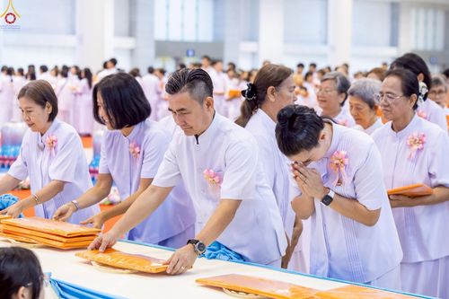 ภาพ No.244070:วันอาทิตย์ที่ 7 กันยายน พ.ศ. 2568 พิธีทอดผ้าป่าสมทบกฐินวัดพระธรรมกาย และสมทบกฐิน 30,000 วัดทั่วไทย ครั้งที่ 2 ณ ห้องแก้วสารพัดนึก 1 วัดพระธรรมกาย