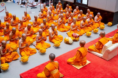 ภาพ No.229292:วันเสาร์ที่ 14 มิถุนายน พ.ศ. 2568 พิธีบรรพชา , พิธีถวายบาตร , พิธีอุปสมบท ในโครงการบรรพชาอุปสมบทหมู่ ผู้บริหารรุ่นที่ 15 และ อุดมศึกษา รุ่นที่ 52 ณ โบสถ์พระไตรปิฎก วัดพระธรรมกาย