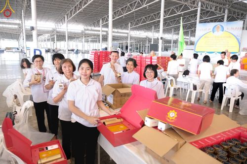 ภาพ No.212168:วันจันทร์ที่ 17 มีนาคม พ.ศ. 2568 บุญบรรจุกล่องไทยธรรม เพื่อถวายแด่พระสังฆาธิการ 40,000 กว่าวัดทั่วไทย ในวันคุ้มครองโลก 22 เมษายน พ.ศ. 2568 ณ บ้านแก้วเรือนทองคุณยายฯ วัดพระธรรมกาย