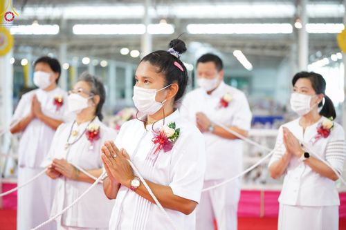 ภาพ No.89580:พิธีตักบาตร ข้าวสารอาหารแห้ง พิธีบูชาข้าวพระ และพิธีจุดเทียนใจ ไฟนิรันดร์  อนันตชัย ณ สภาธรรมกายสากล วัดพระธรรมกาย วันอาทิตย์ที่ 1 ตุลาคม พ.ศ. 2566