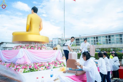 ภาพ No.150944:พิธีเจริญพระพุทธมนต์ และทำบุญตักบาตรแด่คณะสงฆ์ จำนวน 121 รูป เนื่องในโอกาสฉลองครบรอบ 120 ปี อำเภอคลองหลวง จังหวัดปทุมธานี เพื่อถวายเป็นพุทธบูชา ช่วยเหลือผู้ประสบความเดือดร้อนจากอุทกภัย และคณะสงฆ์ 323 วัด 4 จังหวัดชายแดนภาคใต้ วันเสาร์ที่ 31 สิงหาคม พ.ศ. 
