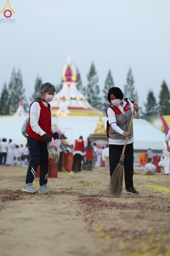 ภาพ No.198865:V.50 สารพัดV สารพัดดี ที่ธรรมยาตรา ในโครงการธรรมยาตรา กตัญญูบูชา มหาปูชนียาจารย์ พระมงคลเทพมุนี(สด จนฺทสโร) พระผู้ปราบมาร อนุสรณ์สถาน 7 แห่ง ปีที่ 13 ระหว่างวันที่ 2-31 มกราคม พ.ศ. 2568