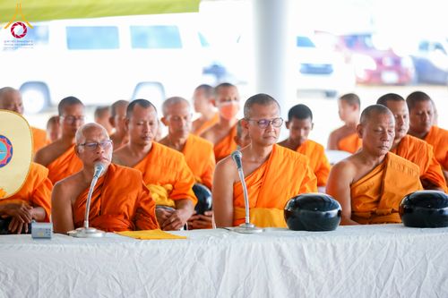 ภาพ No.313732:วันเสาร์ที่ 14 มีนาคม พ.ศ. 2569 พิธีตักบาตรแด่คณะสงฆ์ 323 วัด 4 จังหวัดชายแดนภาคใต้ พิธีถวายสังฆทานแด่คณะสงฆ์ 323 วัด ปีที่ 22 ครั้งที่ 183 พิธีมอบกองทุนหนุนแรงใจช่วยครูใต้ ปีที่ 19 ครั้งที่ 146 และพิธีทำบุญอุทิศส่วนกุศลให้ผู้วายชนม์ ณ ศูนย์ปฏิบัติธรรมภา