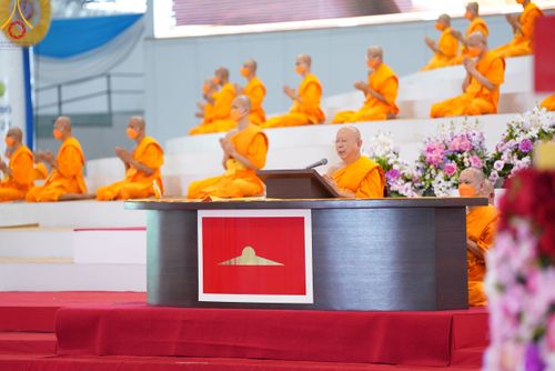 ภาพ No.78943:พิธีตักบาตร ข้าวสารอาหารแห้ง พิธีบูชาข้าวพระ ในวันอาทิตย์ต้นเดือนที่ 2 เมษายน พ.ศ. 2566