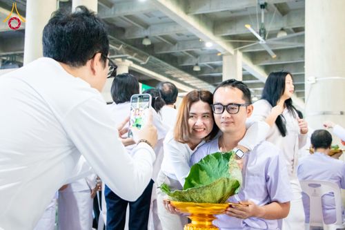 ภาพ No.293629:วันที่ 10 มกราคม พ.ศ. 2569 พิธีปลงผมธรรมทายาทบูชาธรรม 117  ปี คุณยายอาจารย์ฯ ณ วิหารคด วัดพระธรรมกาย ปทุมธานี