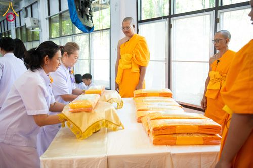 ภาพ No.278397:วันพุธที่ 10 ธันวาคม พ.ศ.2568  พิธีทอดผ้าป่าเพื่อสนับสนุนโครงการตักบาตรพระ 10,000 รูป เมืองกาญจนบุรี ณ อาคารปลูกศรัทธา วัดพระธรรมกาย