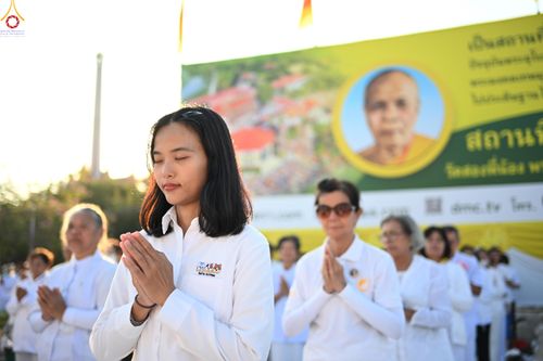 ภาพ No.293878:วันที่ 14 มกราคม พ.ศ. 2569 พิธีจุดประทีปถวายเป็นพุทธบูชา และบูชาธรรมมหาปูชนียาจารย์  ณ วัดสองพี่น้อง ต.ต้นตาล อ.สองพี่น้อง จ.สุพรรณบุรี ในโครงการธรรมยาตรา กตัญญูบูชา มหาปูชนียาจารย์ พระมงคลเทพมุนี(สด จนฺทสโร) พระผู้ปราบมาร อนุสรณ์สถาน 7 แห่ง ปีที่ 14