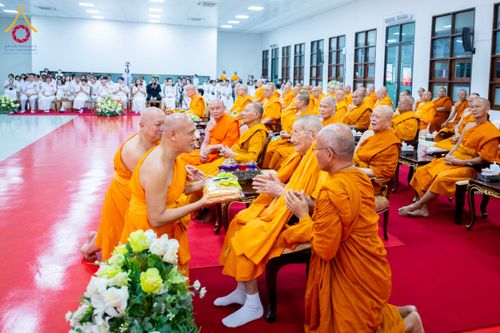 ภาพ No.314483:วันพฤหัสบดีที่ 19 มีนาคม พ.ศ. 2569 พิธีบำเพ็ญกุศล คุณพ่อณรงค์ จินตมากุล โยมบิดา พระครูปลัดรัตนวีรวัฒน์ (รังสฤษดิ์ อิทฺธิจินตโก) ที่ปรึกษาเจ้าคณะจังหวัดปทุมธานี เจ้าอาวาสวัดพระธรรมกาย  ณ ห้องปลูกศรัทธา 2 วัดพระธรรมกาย ปทุมธานี