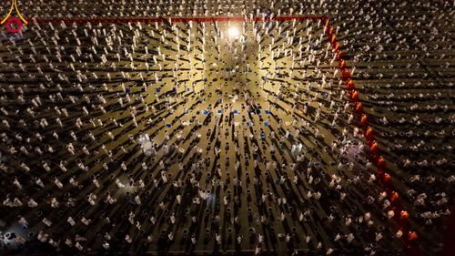 ภาพ No.90296:พิธีจุดประทีป 20,000 ดวง บูชาพระมหาธรรมกายเจดีย์ และบูชาพระมงคลเทพมุนี(สด จนฺทสโร) พระผู้ปราบมาร วันอังคารที่ 10 ตุลาคม พ.ศ. 2566 ณ ลานธรรมพระมหาธรรมกายเจดีย์ วัดพระธรรมกาย จ.ปทุมธานี