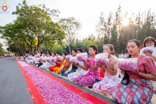 ภาพ No.120070:พิธีต้อนรับพระธรรมยาตรา ในโครงการธรรมยาตรา กตัญญูบูชา มหาปูชนียาจารย์ พระมงคลเทพมุนี(สด จนฺทสโร) พระผู้ปราบมาร อนุสรณ์สถาน 7 แห่ง ปีที่ 12 วันที่ 28 มกราคม พ.ศ. 2567 ณ วัดพระธรรมกาย จ.ปทุมธานี