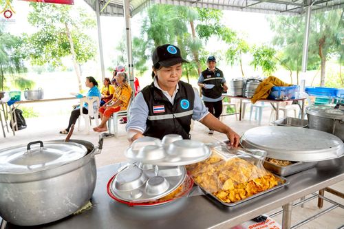 ภาพ No.235453:วันที่ 30-31 กรกฎาคม พ.ศ. 2568 วัดพระธรรมกาย มูลนิธิธรรมกาย ร่วมกับศูนย์ส่งเสริมศีลธรรมจังหวัดสุรินทร์ เปิดศูนย์พักพิงชั่วคราวเพื่อช่วยเหลือประชาชน ผู้อพยพจากเหตุปะทะกันตามแนวชายแดน ไทย-กัมพูชา ตั้งแต่วันที่ 24 กรกฎาคม พ.ศ.2568 เป็นต้นไป