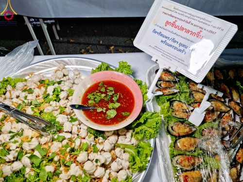 ภาพ No.111904:พิธีถวายภัตตาหารเป็นสังฆทาน แด่คณะพระธรรมยาตราฯ ในโครงการธรรมยาตรา กตัญญูบูชา มหาปูชนียาจารย์ พระมงคลเทพมุนี(สด จนฺทสโร) พระผู้ปราบมาร อนุสรณ์สถาน 7 แห่ง ปีที่ 12 วันที่ 14 มกราคม พ.ศ. 2567 ณ อนุสรณ์สถานมหาวิหารพระมงคลเทพมุนี  (โลตัสแลนด์) อ.สองพี่น้อง จ