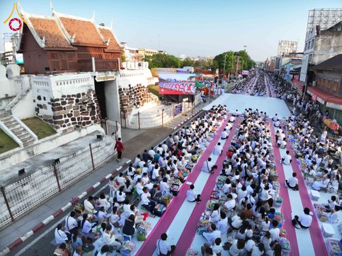 ภาพ No.312606:วันอาทิตย์ที่ 8 มีนาคม พ.ศ.2569 ทำบุญเมืองนครราชสีมา 558 ปี ตักบาตรพระ 10,000 รูป