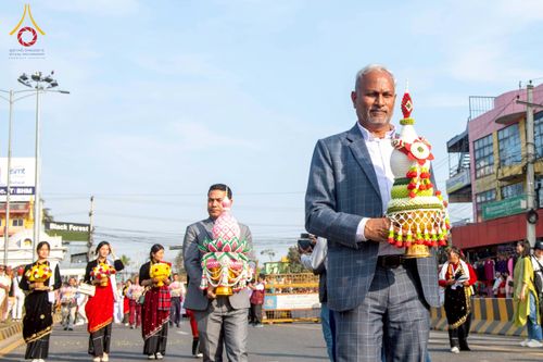 ภาพ No.212955:วันที่ 14 - 15 มีนาคม พ.ศ. 2568 คณะสงฆ์และสามเณรเดินธรรมยาตรา ในโครงการบวชสามเณรเนปาล 500 รูป ไปยังสถานที่รอบมายาเทวีและลุมพินีเกรด ณ ลุมพินี ประเทศเนปาล