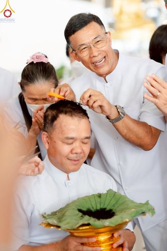 ภาพ No.223204:วันที่ 2 -10 พฤษภาคม พ.ศ. 2568 พิธีตัดปอยผม ปลงผม พิธีขอขมาลาอุปสมบทอุทิศชีวิต ของอุบาสก พิสิทธิ์ หมื่นแกล้ว  ณ วัดพระธรรมกาย