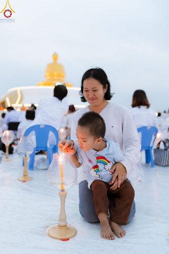 ภาพ No.118239:พิธีจุดประทีปถวายเป็นพุทธบูชา และบูชาธรรมมหาปูชนียาจารย์ พระมงคลเทพมุนี(สด จนฺทสโร) วันที่ 24 มกราคม พ.ศ. 2567 ณ อนุสรณ์สถานบางปลา อ.บางเลน จ.นครปฐม