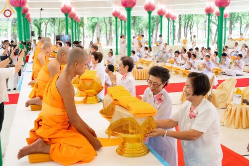 ภาพ No.136330:พิธีอุปสมบทสามเณรเตรียมสถาบันธรรมชัย รุ่นที่ 21 ณ โบสถ์พระไตรปิฏก วัดพระธรรมกาย วันเสาร์ที่ 4 พฤษภาคม พ.ศ.2567