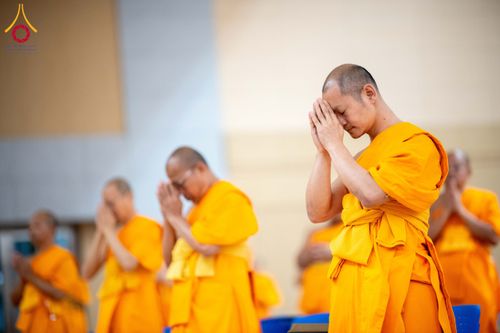 ภาพ No.208839:พระบาทสมเด็จพระเจ้าอยู่หัวทรงพระกรุณาโปรดเกล้าฯ พระราชทานภัตตาหารพระราชทาน แด่พระภิกษุ สามเณร ในการสอบบาลีสนามหลวง ณ วัดพระธรรมกาย วันที่ 22 กุมภาพันธ์ พ.ศ. 2568 ณ วัดพระธรรมกาย อำเภอคลองหลวง จังหวัดปทุมธานี