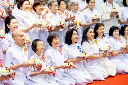 ภาพ No.251309:วันที่ 10 ตุลาคม พ.ศ. 2568 พิธีปฏิบัติธรรม ในวันคล้ายวันเกิด 141 ปี พระมงคลเทพมุนี (สด จนฺทสโร) พระผู้ปราบมาร ณ สภาธรรมกายสากล วัดพระธรรมกาย