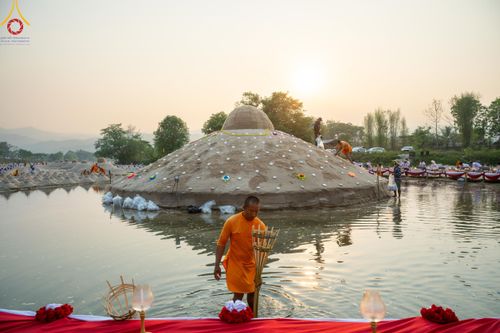 ภาพ No.140389:Photo Story มหัศจรรย์วัดดงดินแดง  EP.8  ภาพการเตรียมงาน การปฎิบัติงาน ของเหล่าผู้ทุ่มเทและเสียสละ เพื่อความสำเร็จของความมหัศจรรย์ ณ วัดดงดินแดง ต.ม่อนจอง อ.อมก๋อย จ.เชียงใหม่ วันที่ 1-7 เมษายน พ.ศ. 2567