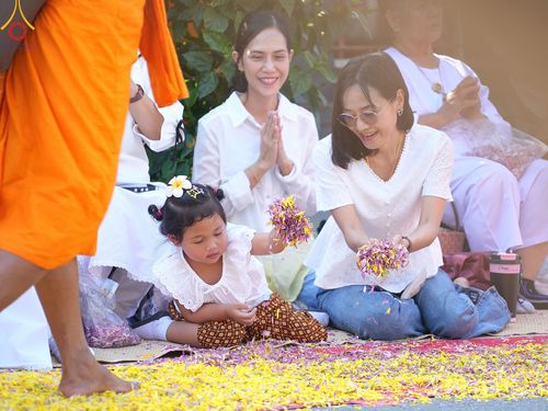 ภาพ No.195525:พิธีต้อนรับพระธรรมยาตรา ณ อนุสรณ์สถานลำดับที่ 4 สถานที่เกิดด้วยกายธรรม วัดโบสถ์(บน) ต.บางคูเวียง จ.นนทบุรี ในโครงการธรรมยาตรา กตัญญูบูชา มหาปูชนียาจารย์ พระมงคลเทพมุนี(สด จนฺทสโร) พระผู้ปราบมาร อนุสรณ์สถาน 7 แห่ง ปีที่ 13 วันที่ 15 มกราคม พ.ศ. 2568