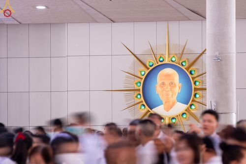 ภาพ No.143237:พิธีถวายภัตตาหารเพื่อเป็นกำลังแห่งการเข้าถึงธรรม ของพระภิกษุสามเณร วัดพระธรรมกาย วันเสาร์ที่ 6 กรกฏาคม พ.ศ. 2567 ณ หอฉันคุณยายอาจารย์ วัดพระธรรมกาย จ.ปทุมธานี