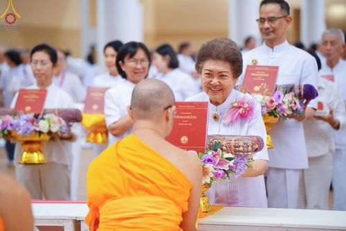 ภาพ No.138856:พิธีถวายกองทุนสนับสนุน การสร้างพระไตรปิฎกฉบับธรรมชัย และอนุรักษ์คัมภีร์ใบลาน น้อมบูชาธรรมหลวงพ่อธัมมชโย 80 ปี ณ ห้องแก้วสารพัดนึก 2 วัดพระธรรมกาย วันเสาร์ที่ 1 มิถุนายน พศ. 2567