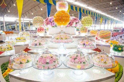 ภาพ No.89502:พิธีตักบาตร ข้าวสารอาหารแห้ง พิธีบูชาข้าวพระ และพิธีจุดเทียนใจ ไฟนิรันดร์  อนันตชัย ณ สภาธรรมกายสากล วัดพระธรรมกาย วันอาทิตย์ที่ 1 ตุลาคม พ.ศ. 2566