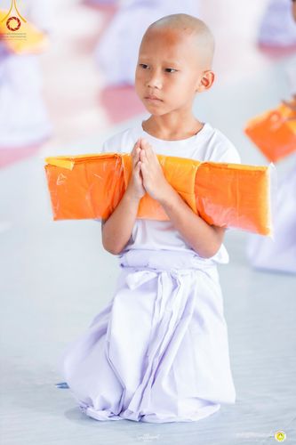 ภาพ No.216008:วันพฤหัสบดีที่ 3 เมษายน พ.ศ. 2568 พิธีบรรพชาสามเณร ภาคฤดูร้อน รุ่นที่ 15  บูชาธรรมหลวงพ่อธัมมชโย 81 ปี 81 รูป ณ ศูนย์ปฏิบัติธรรมสวนผึ้ง จ.ราชบุรี