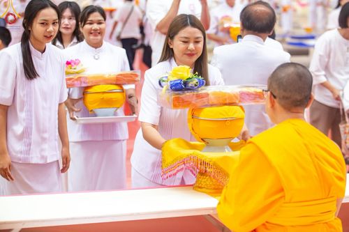 ภาพ No.212775:วันอาทิตย์ที่ 23 มีนาคม พ.ศ. 2568 พิธีร่วมบุญโครงการบรรพชาสามเณร 5,000 รูป ณ ห้องแก้วสารพัดนึก 2 วัดพระธรรมกาย