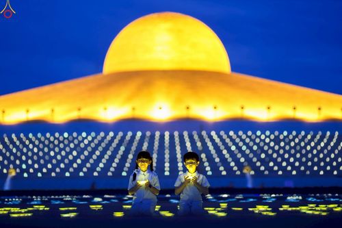 ภาพ No.241033:วันพุธที่ 27 สิงหาคม พ.ศ. 2568 พิธีจุดประทีป ในวันธรรมชัย ณ วัดพระธรรมกาย