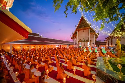 ภาพ No.112068:พิธีจุดประทีปถวายเป็นพุทธบูชา และบูชาธรรมมหาปูชนียาจารย์ พระมงคลเทพมุนี(สด จนฺทสโร) ในโครงการธรรมยาตรา กตัญญูบูชา มหาปูชนียาจารย์ พระมงคลเทพมุนี(สด จนฺทสโร) พระผู้ปราบมาร อนุสรณ์สถาน 7 แห่ง ปีที่ 12 วันที่ 14 มกราคม พ.ศ. 2567 ณ วัดสองพี่น้อง อ.สองพี่น้อง