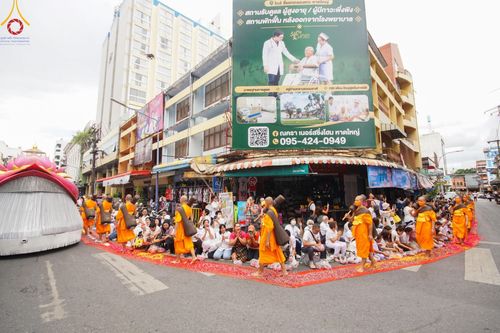 ภาพ No.128540:พิธีอัญเชิญพระบรมสารีริกธาตุ " ใจกลางเมืองนครหาดใหญ่ " เพื่อประดิษฐาน ณ มหารัตนเจดีย์สิริปทุมสวรรค์ (เจดีย์อริยพุทธะ 5 พระองค์) ศูนย์ปฏิบัติธรรมภาคใต้ อ.บางกล่ำ จ.สงขลา  วันที่ 9 มีนาคม พ.ศ. 2567 (ชุดที่ 2)