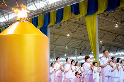 ภาพ No.151501:พิธีจุดเทียนใจ ไฟนิรันดร์ อนันตชัย ณ สภาธรรมกายสากล วัดพระธรรมกาย วันอาทิตย์ต้นเดือนที่ 1 กันยายน พ.ศ. 2567