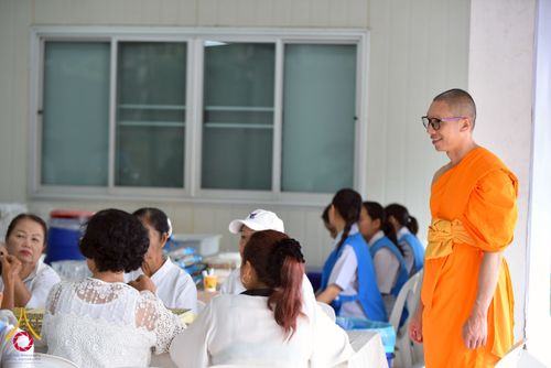 ภาพ No.267615:วันที่ 7 พฤศจิกายน พ.ศ. 2568 พสกนิกรอำเภอคลองหลวง รวมใจบำเพ็ญกุศลปัณรสมวาร (15 วัน) อุทิศถวายเป็นพระราชกุศลแด่ “สมเด็จพระพันปีหลวง” ณ วัดพระธรรมกาย