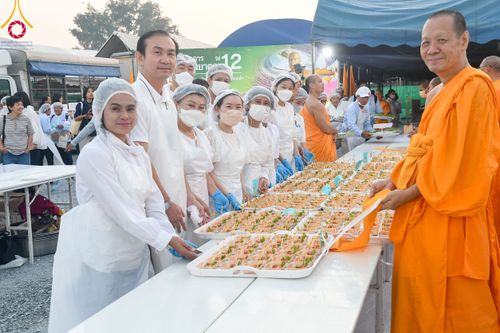 ภาพ No.109055:พิธีถวายภัตตาหารเป็นสังฆทาน แด่คณะพระธรรมยาตราฯ ในโครงการธรรมยาตรากตัญญูบูชา มหาปูชนียาจารย์ พระมงคลเทพมุนี(สด จนฺทสโร) พระผู้ปราบมาร อนุสรณ์สถาน 7 แห่ง ปีที่ 12 วันที่ 9 มกราคม พ.ศ. 2567 ณ อนุสรณ์สถานคลองบางนางแท่น  อ.สามพราน จ.นครปฐม