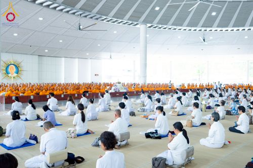 ภาพ No.226583:วันที่ 26 พฤษภาคม พ.ศ. 2568 พิธีบุพเปตพลี ครั้งที่ 164 ร่วมอุทิศบุญแด่หมู่ญาติที่ล่วงลับไปแล้ว และสืบทอดอายุพระพุทธศาสนา ณ หอฉันคุณยายอาจารย์ฯ วัดพระธรรมกาย