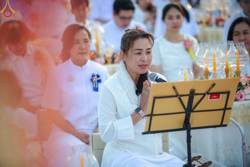 ภาพ No.192699:พิธีจุดประทีปถวายเป็นพุทธบูชา และบูชาธรรมมหาปูชนียาจารย์ ณ อนุสรณ์สถานคลองบางนางแท่น อ.สามพราน จ.นครปฐม ในโครงการธรรมยาตรา กตัญญูบูชา มหาปูชนียาจารย์ พระมงคลเทพมุนี(สด จนฺทสโร) พระผู้ปราบมาร อนุสรณ์สถาน 7 แห่ง ปีที่ 13 วันที่ 10 มกราคม พ.ศ. 2568