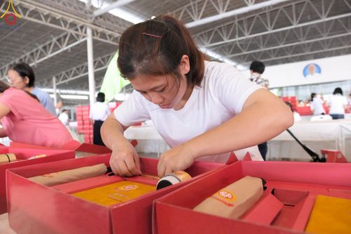 ภาพ No.212080:วันจันทร์ที่ 17 มีนาคม พ.ศ. 2568 บุญบรรจุกล่องไทยธรรม เพื่อถวายแด่พระสังฆาธิการ 40,000 กว่าวัดทั่วไทย ในวันคุ้มครองโลก 22 เมษายน พ.ศ. 2568 ณ บ้านแก้วเรือนทองคุณยายฯ วัดพระธรรมกาย