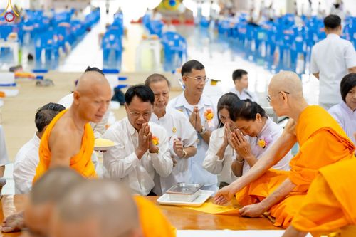 ภาพ No.136204:พิธีบุพเปตพลี ครั้งที่ 150 ร่วมอุทิศบุญให้แก่หมู่ญาติที่ล่วงลับไปแล้ว และสืบทอดอายุพระพุทธศาสนา วันอังคารที่ 7 พฤษภาคม พ.ศ. 2567 ( วันพระ แรม 14 ค่ำ เดือน 5 ) ณ หอฉันคุณยายอาจารย์ฯ วัดพระธรรมกาย